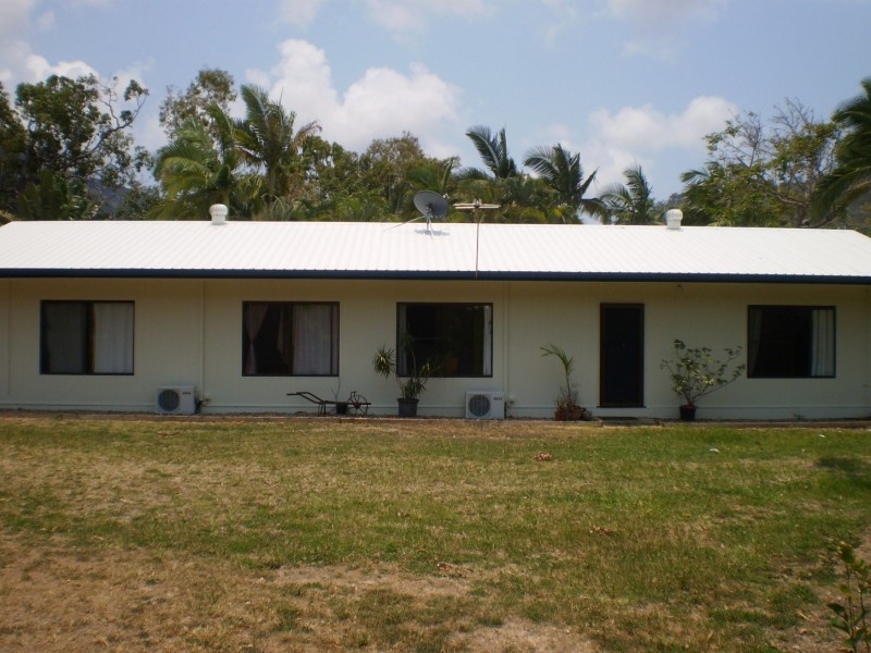 4 Bowerman Court NELLY BAY, Magnetic Island QLD 4819