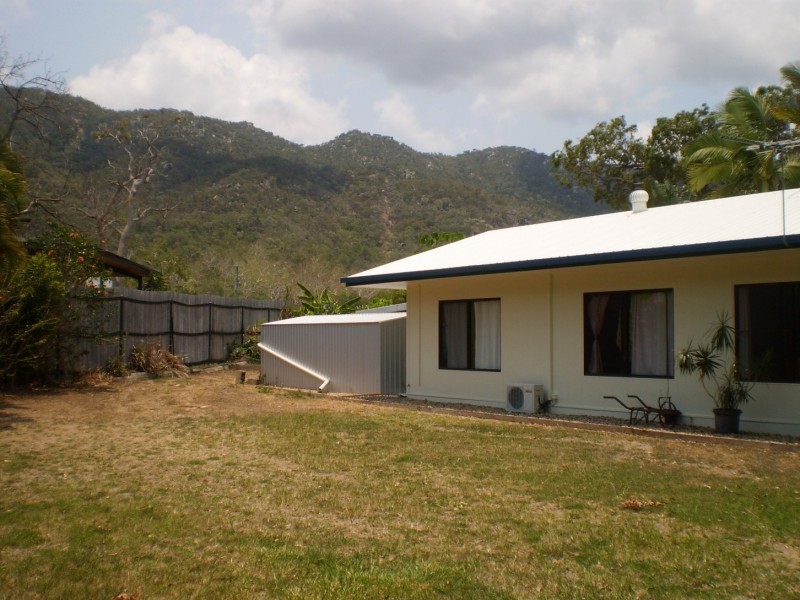 4 Bowerman Court NELLY BAY, Magnetic Island QLD 4819