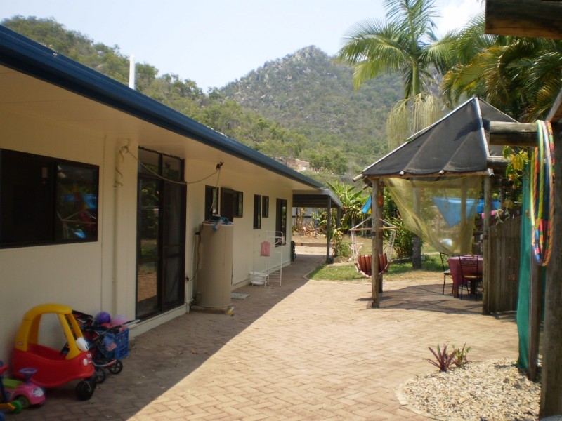 4 Bowerman Court NELLY BAY, Magnetic Island QLD 4819