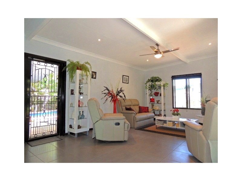 39 Reef Street, Saunders Beach QLD 4818