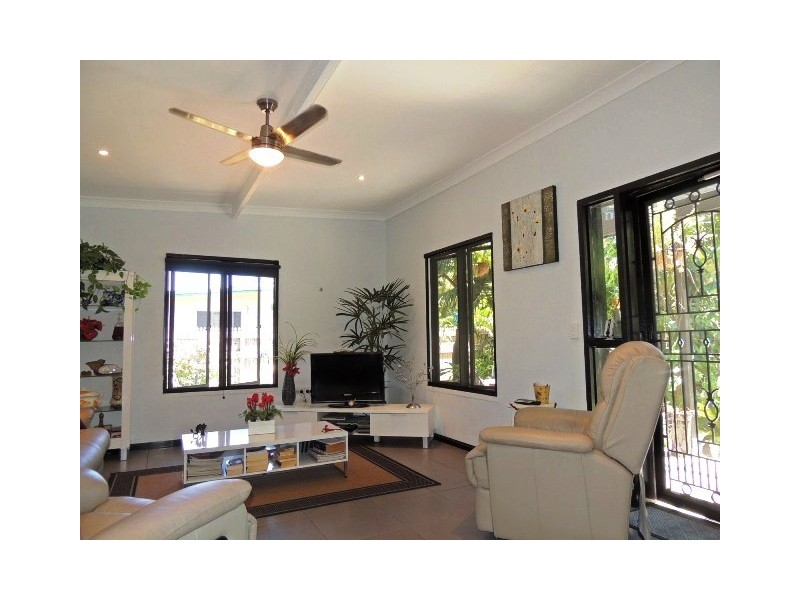 39 Reef Street, Saunders Beach QLD 4818