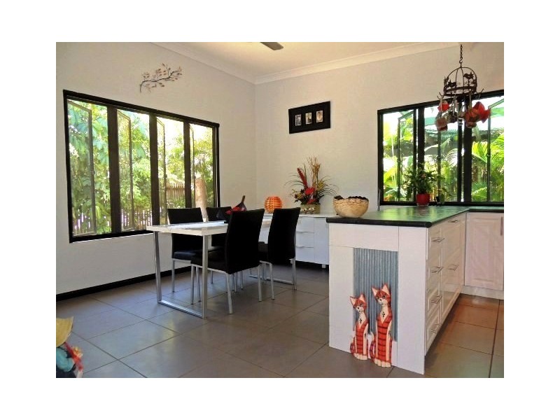 39 Reef Street, Saunders Beach QLD 4818