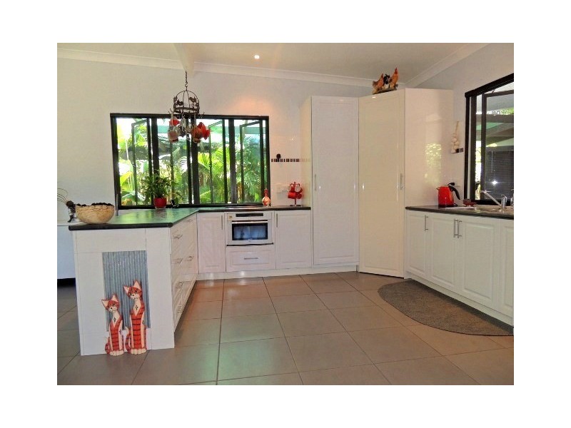 39 Reef Street, Saunders Beach QLD 4818