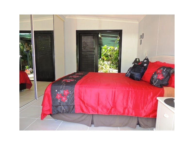 39 Reef Street, Saunders Beach QLD 4818