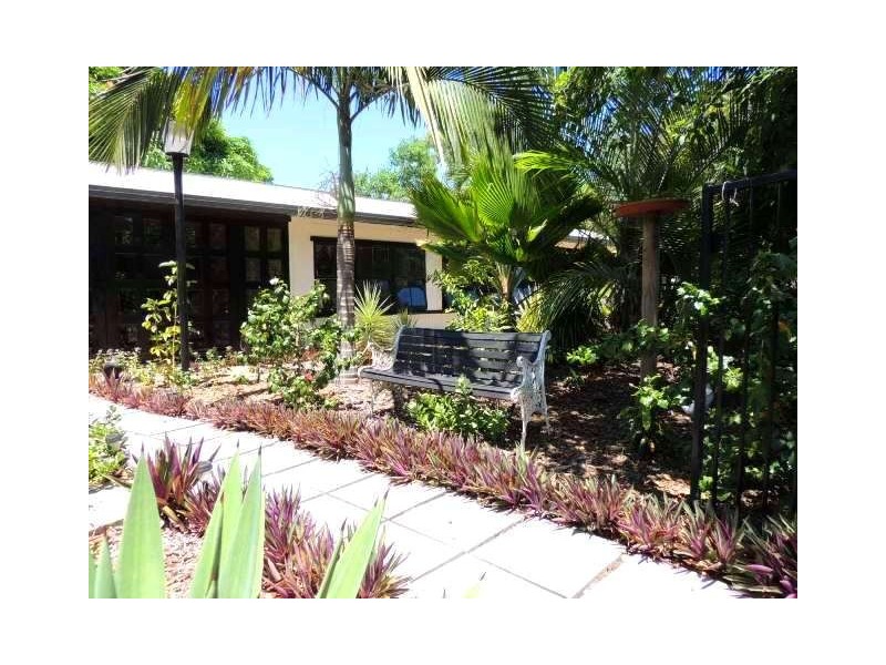 39 Reef Street, Saunders Beach QLD 4818