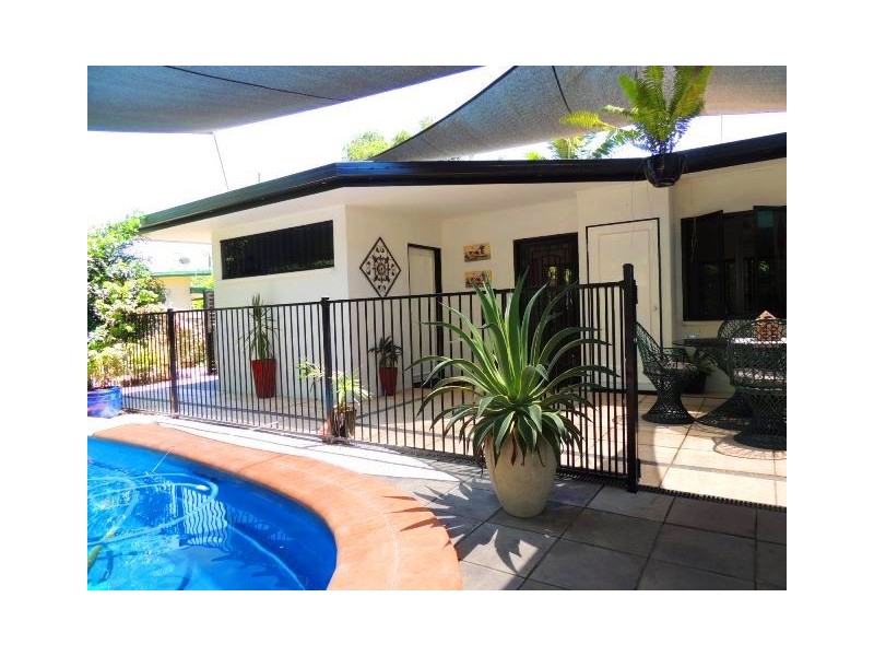 39 Reef Street, Saunders Beach QLD 4818