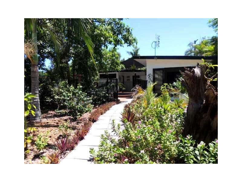 39 Reef Street, Saunders Beach QLD 4818