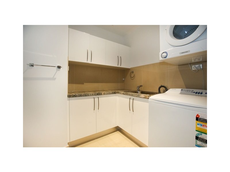 16.01/148C Walker, Townsville City QLD 4810