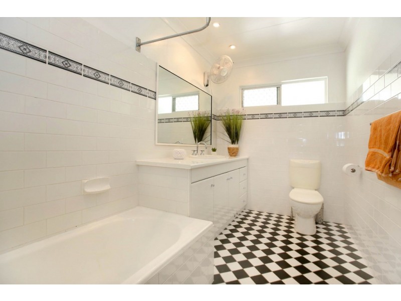 1588 Riverway Drive, Kelso QLD 4815