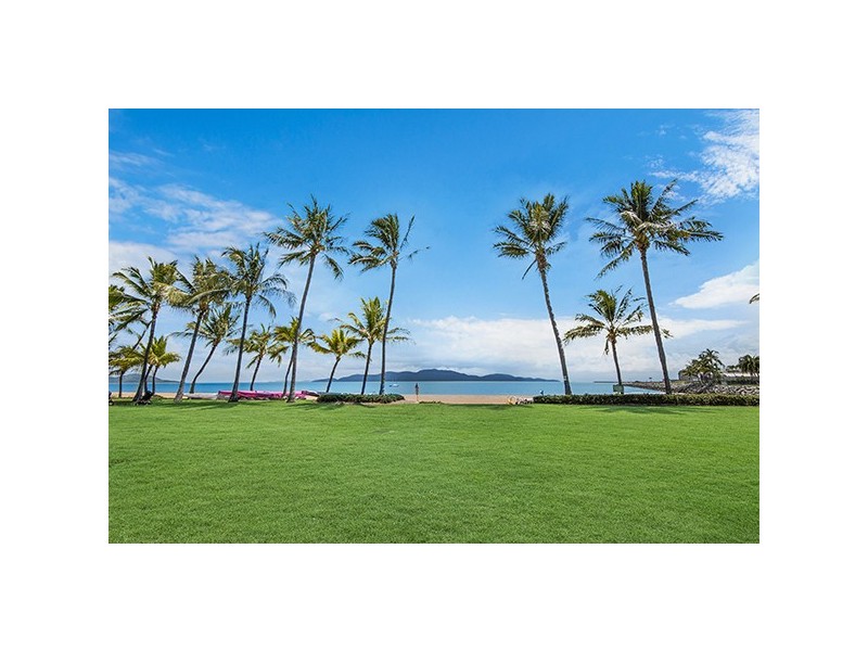 6/7 Mariners North, Townsville City QLD 4810