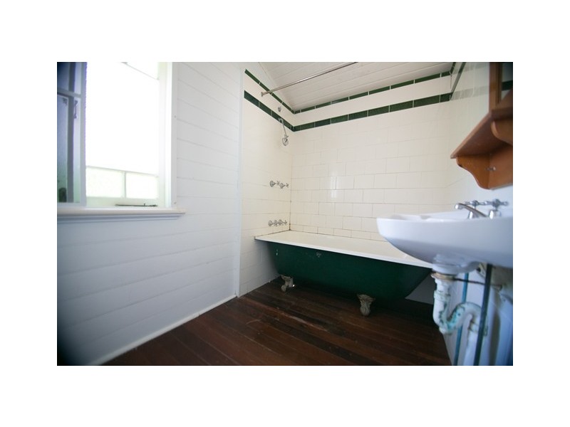 5 Garrick Street, West End QLD 4810