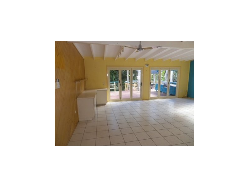 26 The Grove, Nelly Bay QLD 4819