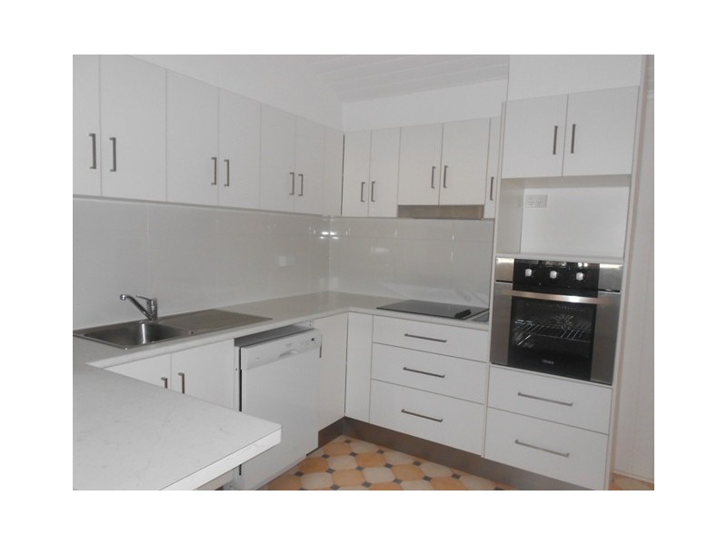 8B Martin Street, South Townsville QLD 4810