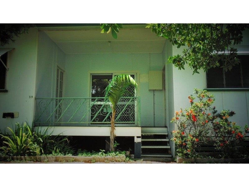 39 Montgomery Street, West End QLD 4810