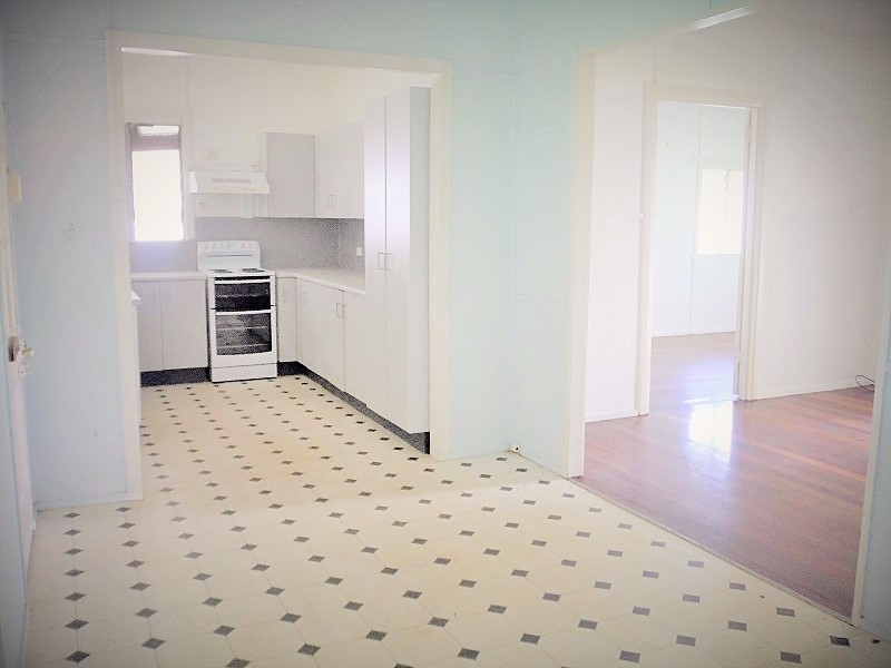 39 Montgomery Street, West End QLD 4810