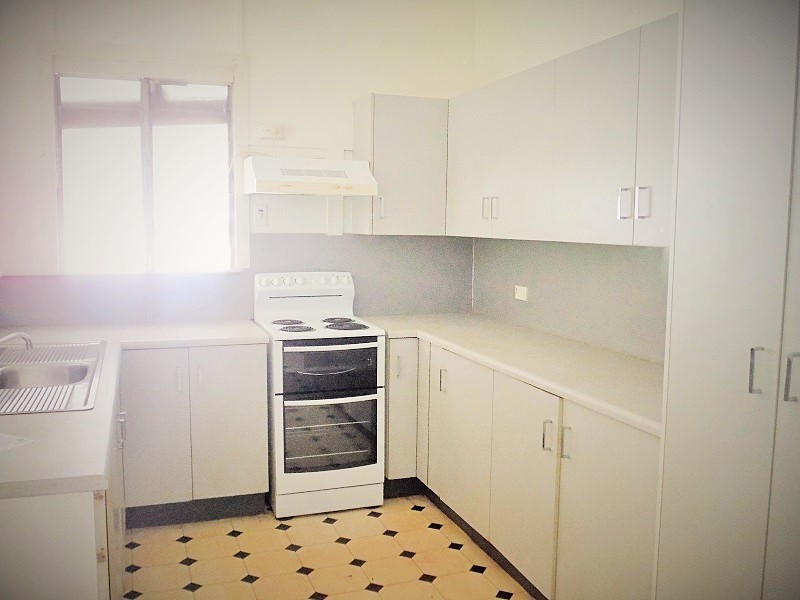 39 Montgomery Street, West End QLD 4810