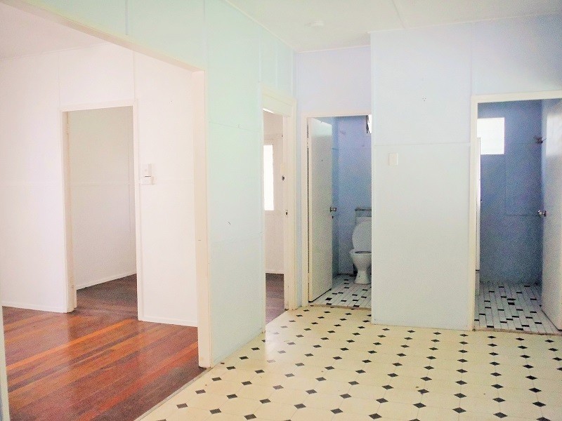 39 Montgomery Street, West End QLD 4810