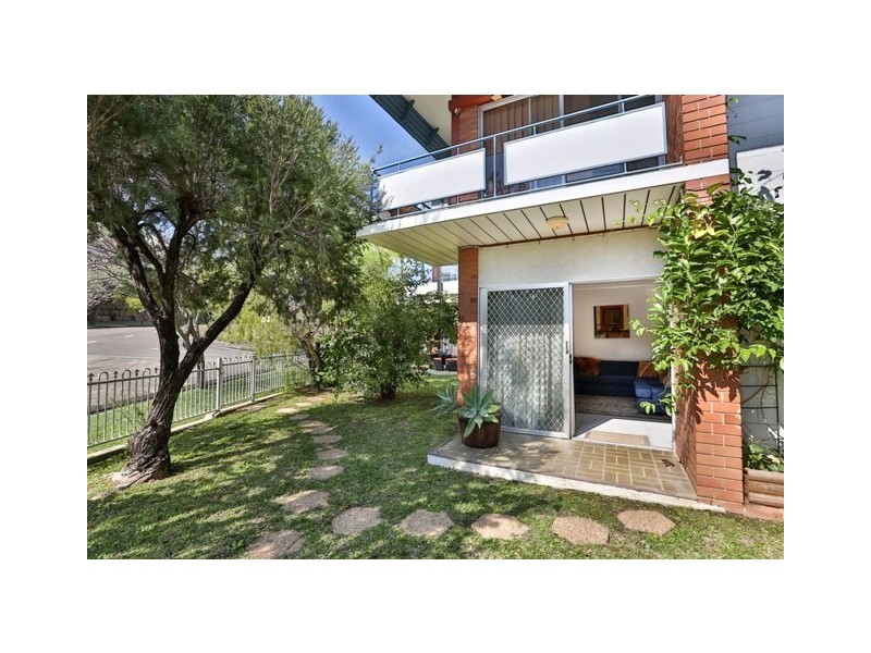 12/2 Victoria Street, North Ward QLD 4810