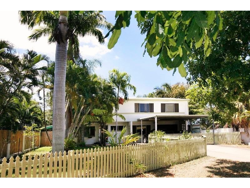 6 Adelong Drive, Cranbrook QLD 4814