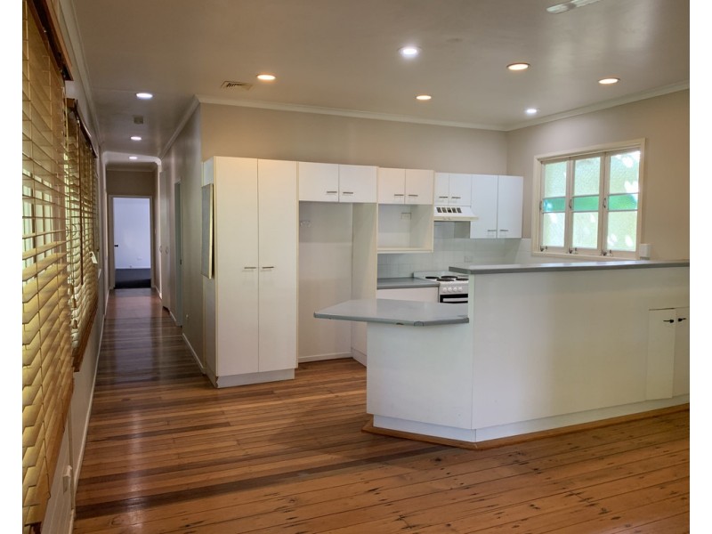 18 Fifth Street, Railway Estate QLD 4810