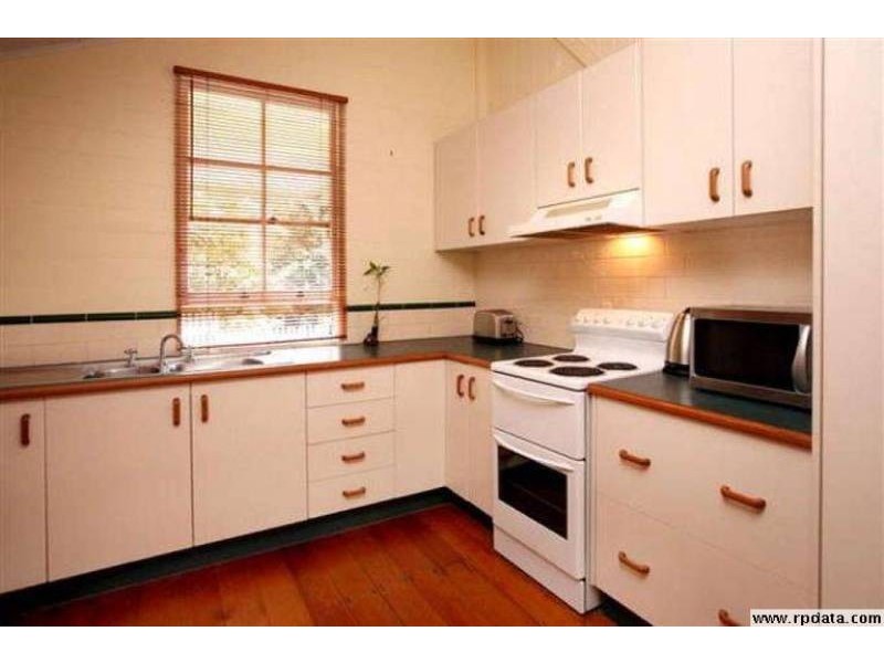 2 Eighth Ave, South Townsville QLD 4810