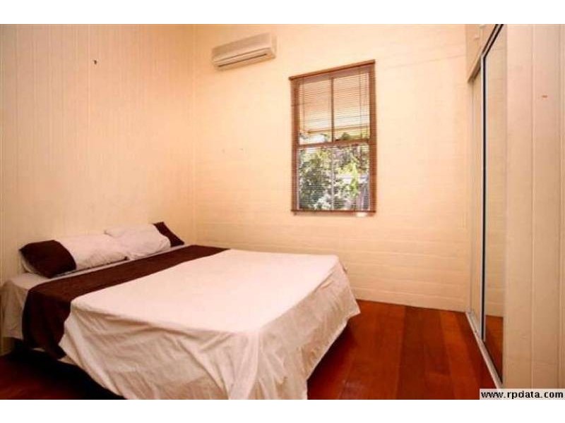 2 Eighth Ave, South Townsville QLD 4810