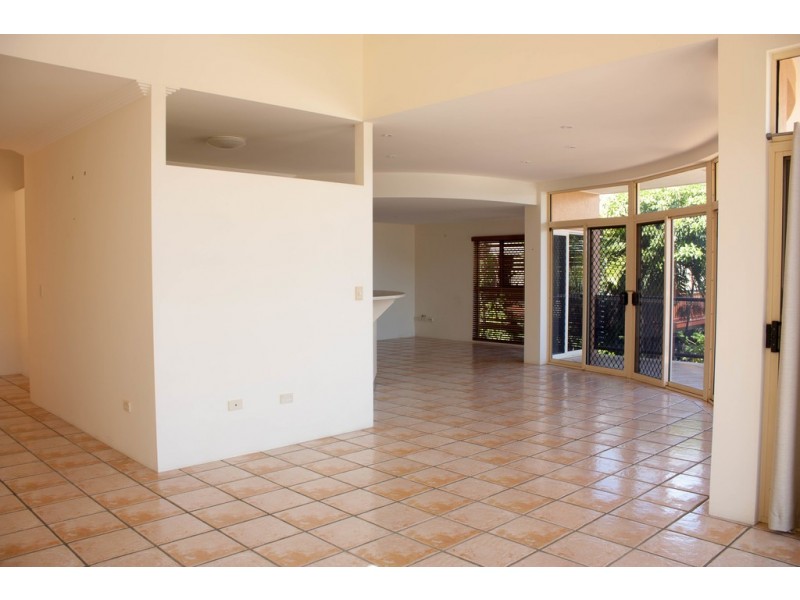 14 Queen Street, North Ward QLD 4810