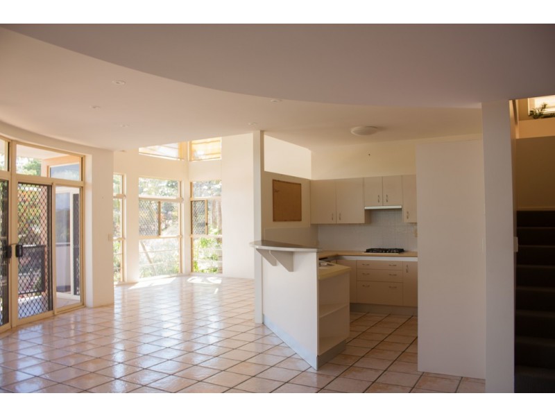 14 Queen Street, North Ward QLD 4810