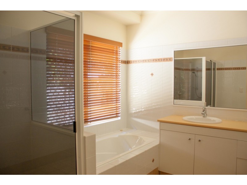 14 Queen Street, North Ward QLD 4810