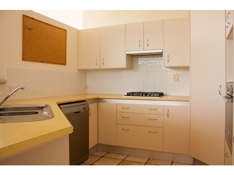 14 Queen Street, North Ward QLD 4810