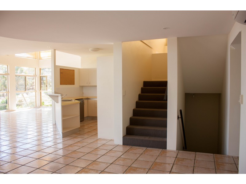 14 Queen Street, North Ward QLD 4810