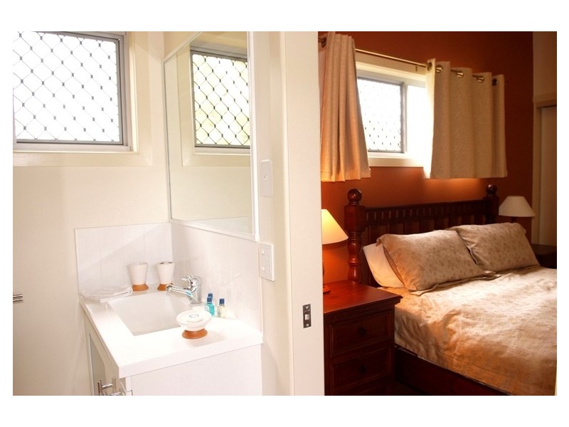 12 Bayside Court, Magnetic Island QLD 4819