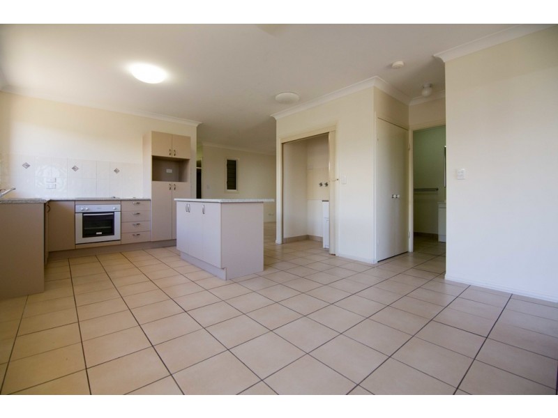 1/13 Amy Court, Kelso QLD 4815