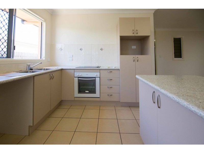 1/13 Amy Court, Kelso QLD 4815