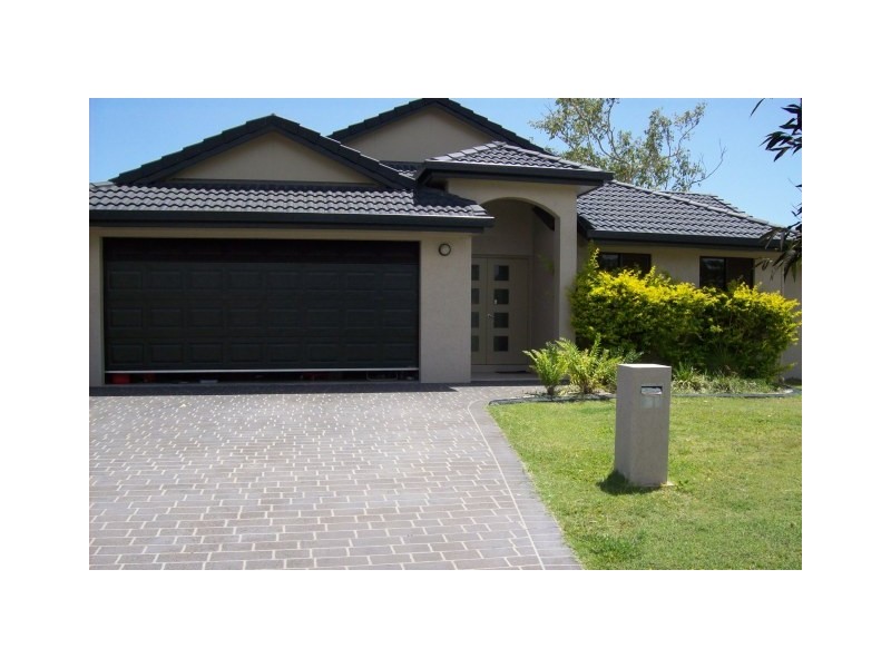 27 Donostia Crescent, Bushland Beach QLD 4818