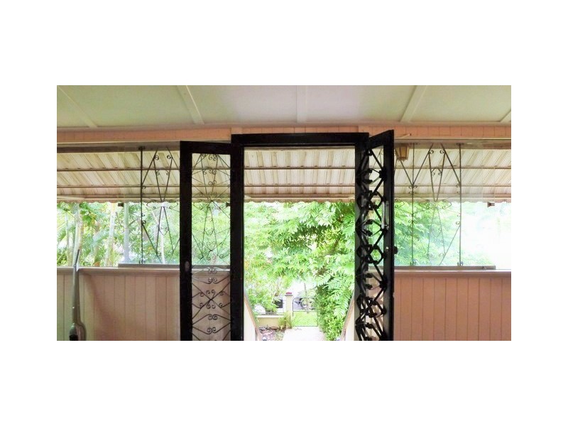 38 Roberts Street, Hermit Park QLD 4812