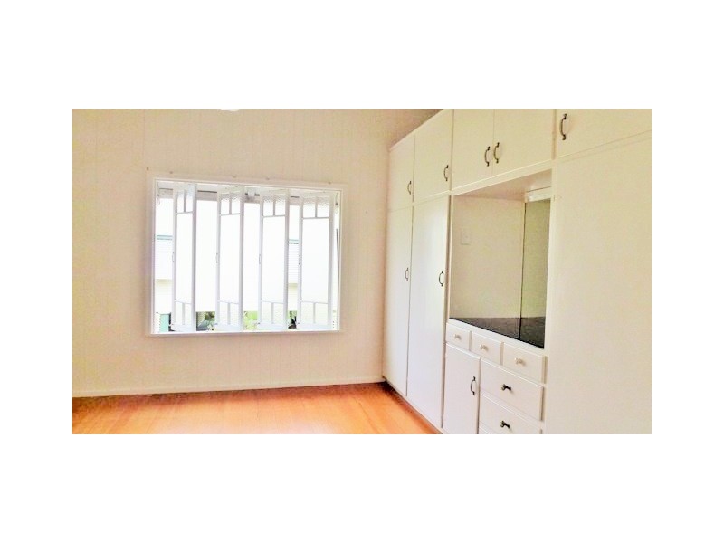 38 Roberts Street, Hermit Park QLD 4812