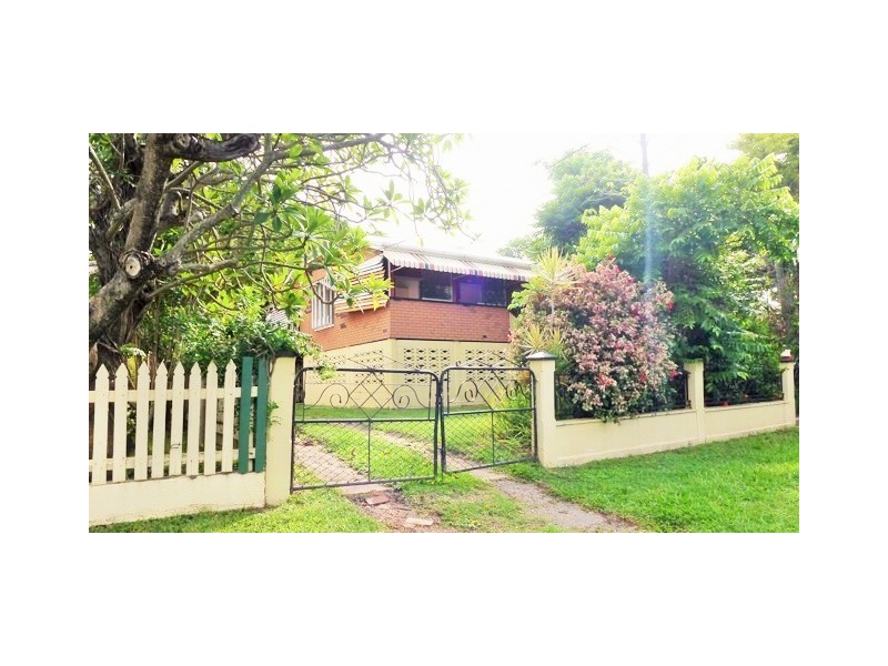 38 Roberts Street, Hermit Park QLD 4812