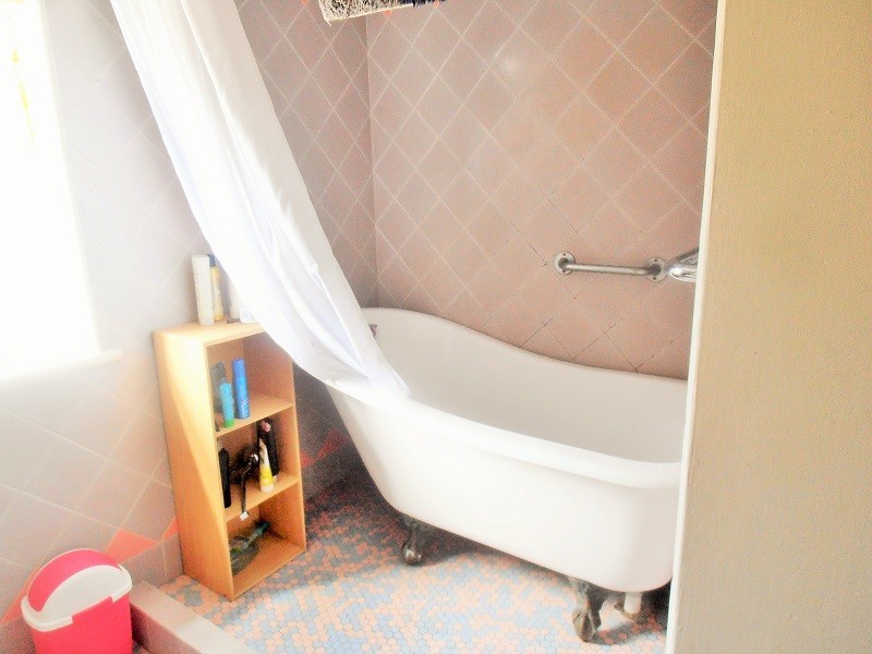 38 Roberts Street, Hermit Park QLD 4812