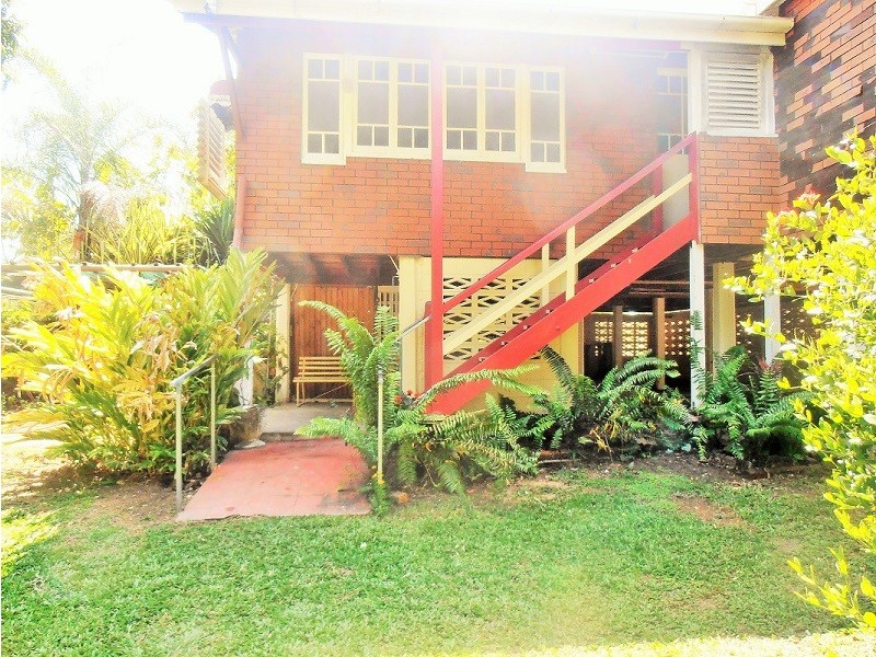 38 Roberts Street, Hermit Park QLD 4812