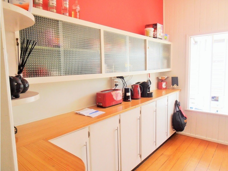 38 Roberts Street, Hermit Park QLD 4812