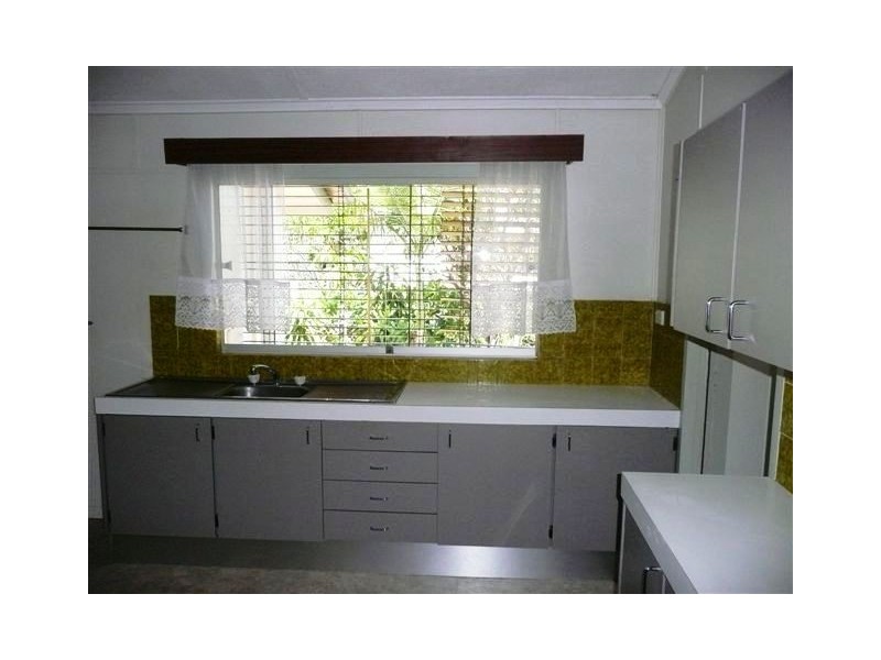 2/17 Somer St, Hyde Park QLD 4812