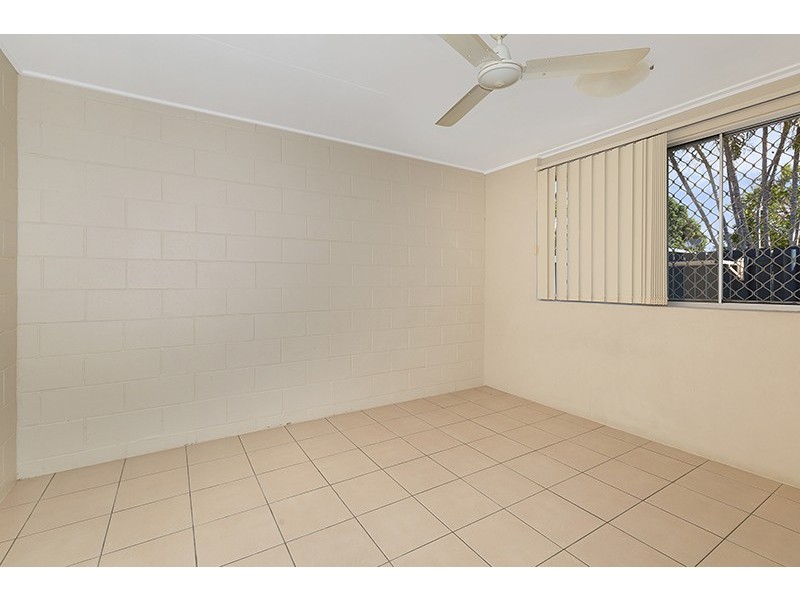 2/54 Percy Street, West End QLD 4810