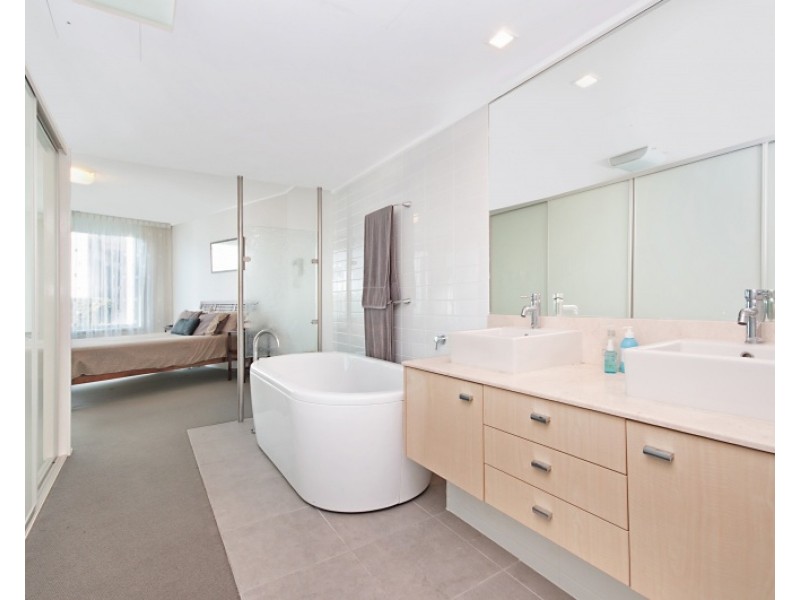 315/72-74 The Strand, North Ward QLD 4810