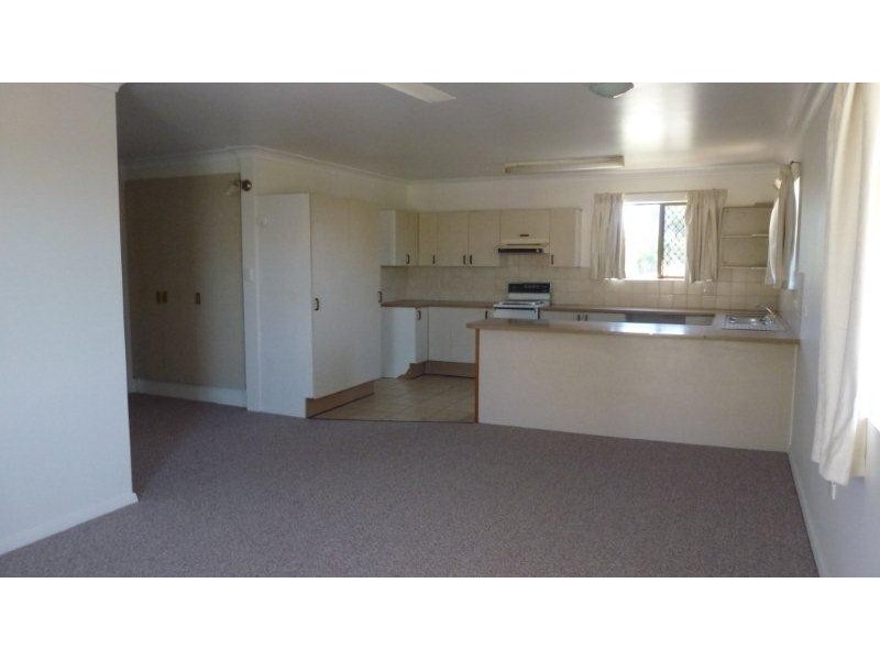 2/139 Mitchell Street, North Ward QLD 4810