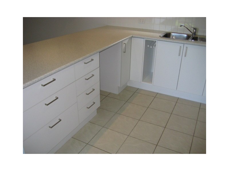 2/18 Bel Air Avenue, Kirwan QLD 4817