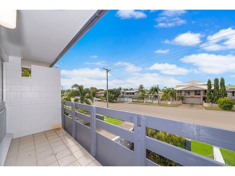 2/70 Cook Street, North Ward QLD 4810