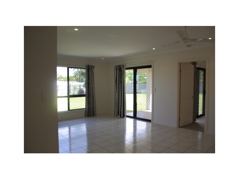 19 Moor Court, Kelso QLD 4815