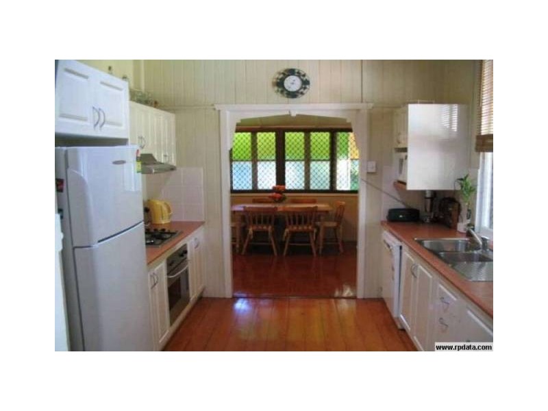 8 Surrey Street, Hyde Park QLD 4812