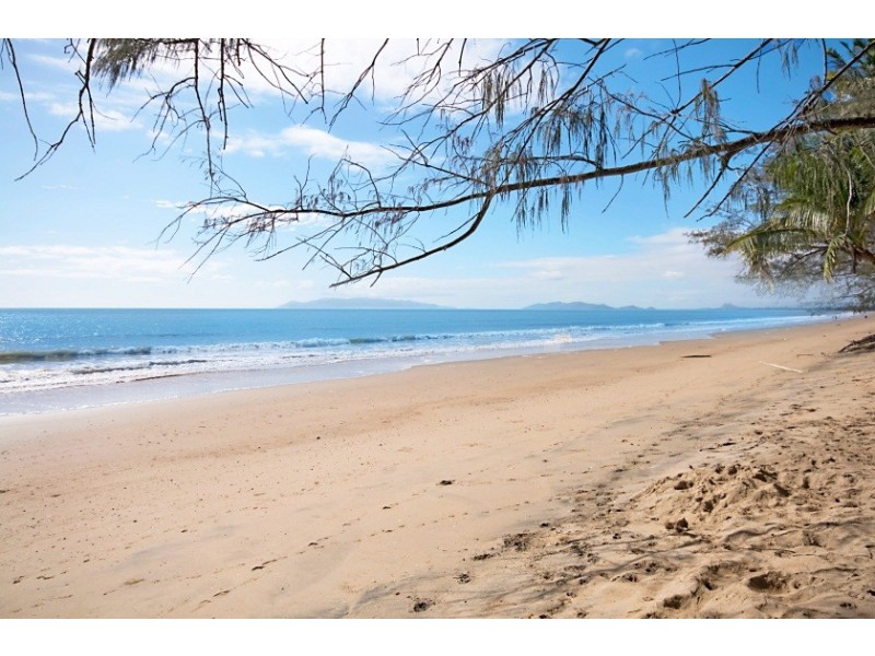 41 Reef Street, Saunders Beach QLD 4818